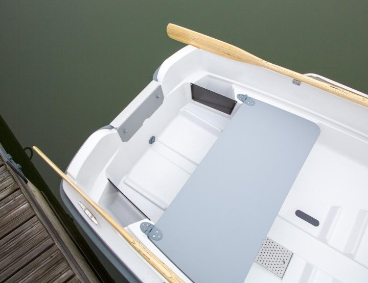 Bulkhead under front seat 390
