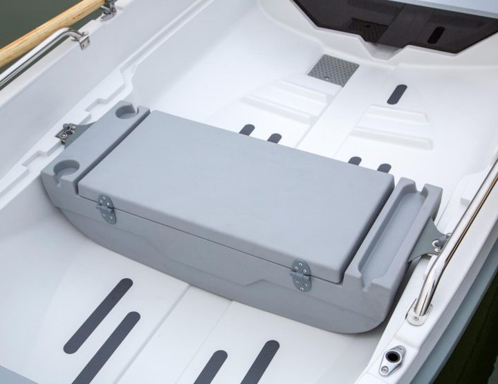 Mid seat with storage space 390 PE