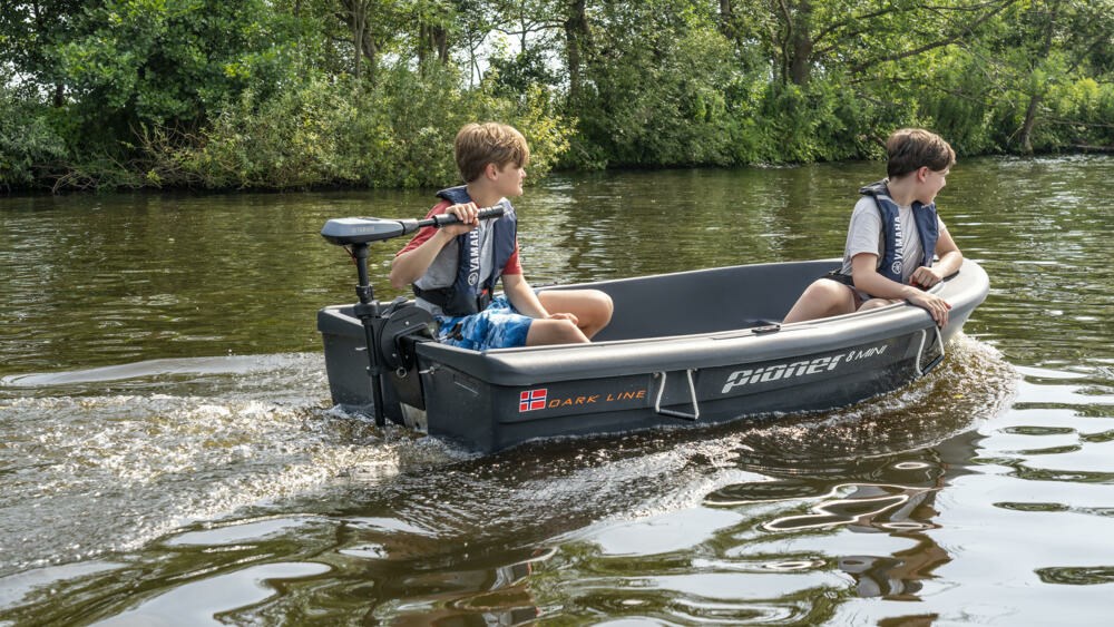 Yamaha outboard engine